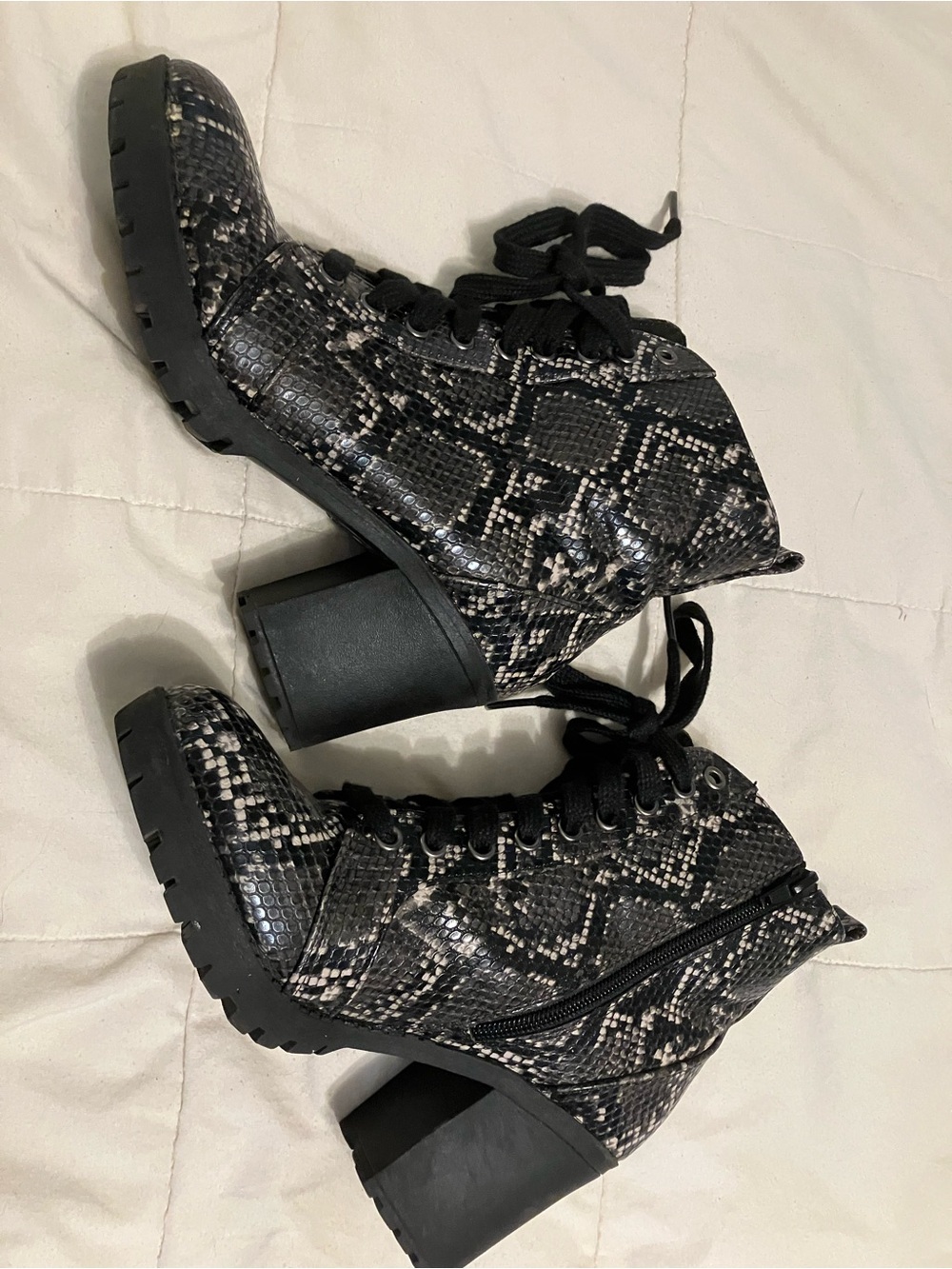 Time and Tru Snakeskin Print Lace-Up Ankle Boots Women’s Size 8